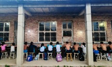 OG娱乐:铁皮房、土操场，这里有一座“筑梦”摔跤馆